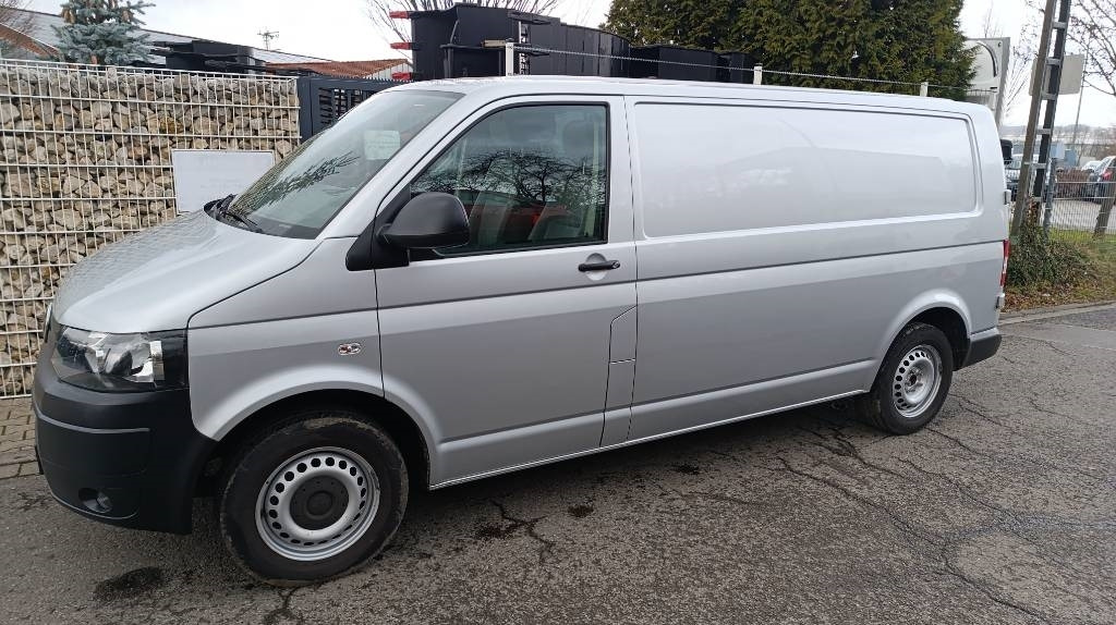 Volkswagen T5 2.0 TDI, Transporter, Kasten, Werkstattschränke - Dodávka skřín: obrázek 3 Volkswagen T5 2.0 TDI, Transporter, Kasten, Werkstattschränke - Dodávka skřín: obrázek 3