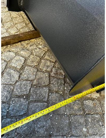 Big Schwergutschaufel 240 cm mit Merlo ZM2 Aufnahme - Lžíce: obrázek 5 Big Schwergutschaufel 240 cm mit Merlo ZM2 Aufnahme - Lžíce: obrázek 5