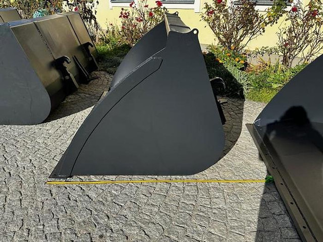 Big Volumenschaufel 200 cm mit Merlo ZM2 Aufnahme - Lžíce: obrázek 5 Big Volumenschaufel 200 cm mit Merlo ZM2 Aufnahme - Lžíce: obrázek 5
