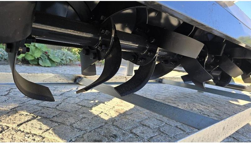 Wolverine Anbaufräse mit Bobcat 115cm Aufnahme TL-12-73 W - Příslušenství: obrázek 3 Wolverine Anbaufräse mit Bobcat 115cm Aufnahme TL-12-73 W - Příslušenství: obrázek 3