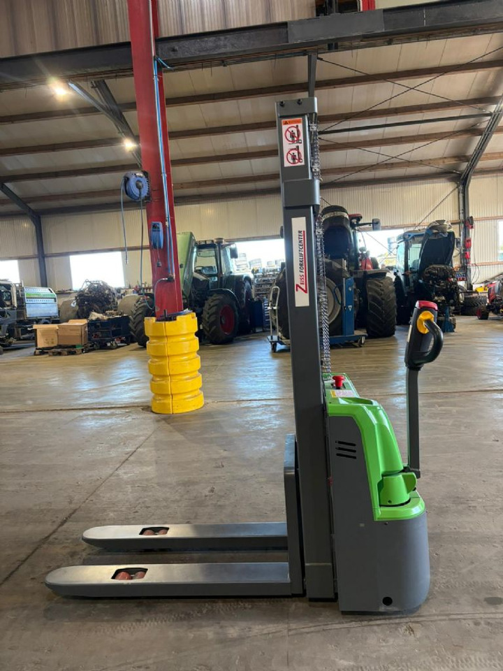 Osaka CDD12R-EN - Stohovací vozík: obrázek 3 Osaka CDD12R-EN - Stohovací vozík: obrázek 3