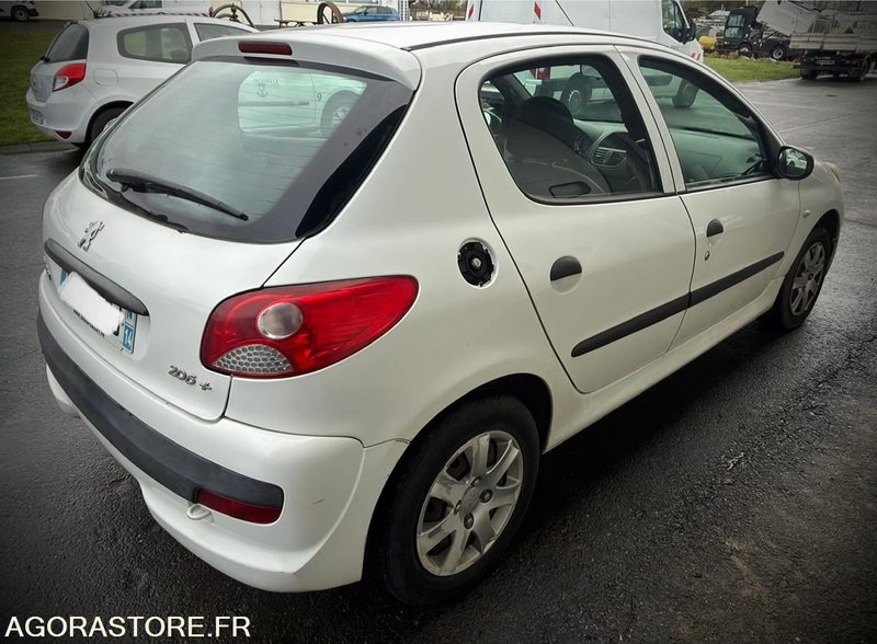 206 + - Osobní auto: obrázek 2 206 + - Osobní auto: obrázek 2