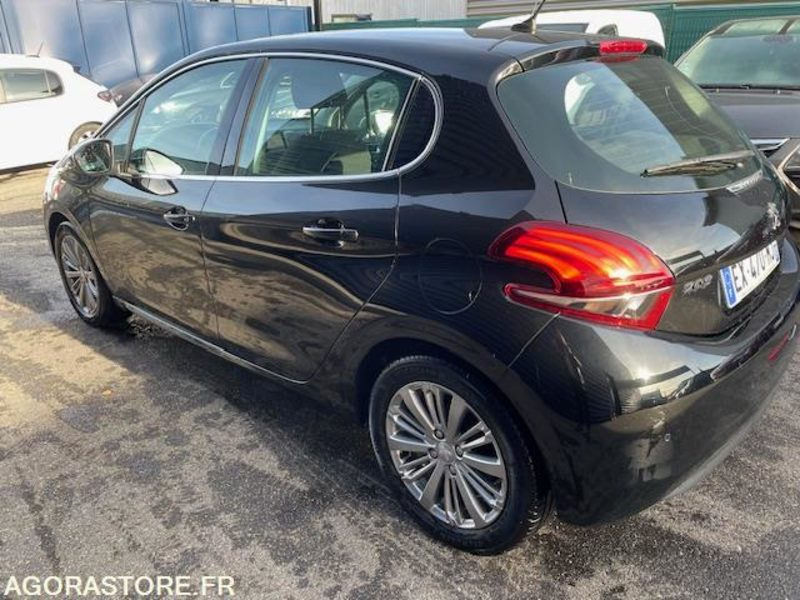208 ALLURE PT 110cv-05/2016- 87950 KM - Osobní auto: obrázek 2 208 ALLURE PT 110cv-05/2016- 87950 KM - Osobní auto: obrázek 2