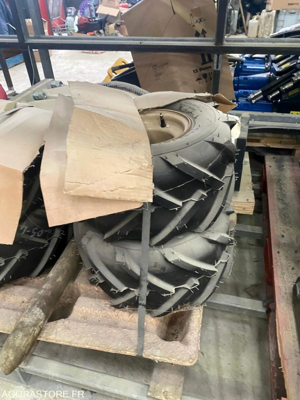 4 Roues completes CARLISLE 18 X 9.50-8 pour DITCH WITCH R300 - Stavební zařízení: obrázek 2 4 Roues completes CARLISLE 18 X 9.50-8 pour DITCH WITCH R300 - Stavební zařízení: obrázek 2