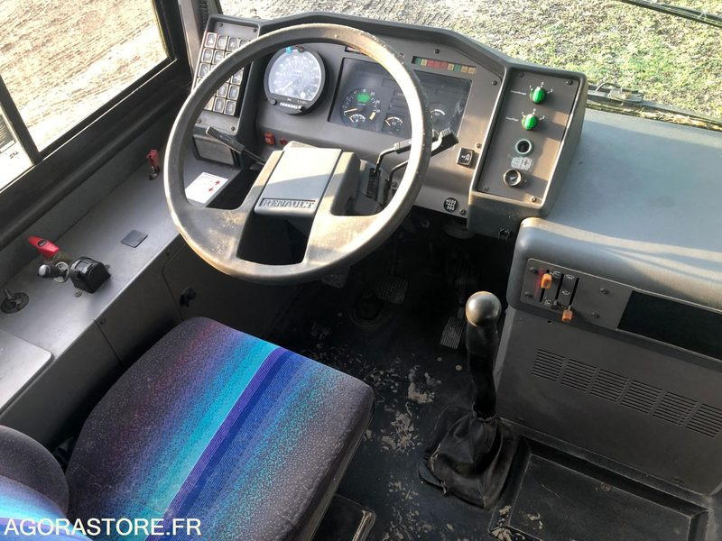 AUTOCAR RENAULT MEDIUM 36 PL - Školní autobus: obrázek 4 AUTOCAR RENAULT MEDIUM 36 PL - Školní autobus: obrázek 4
