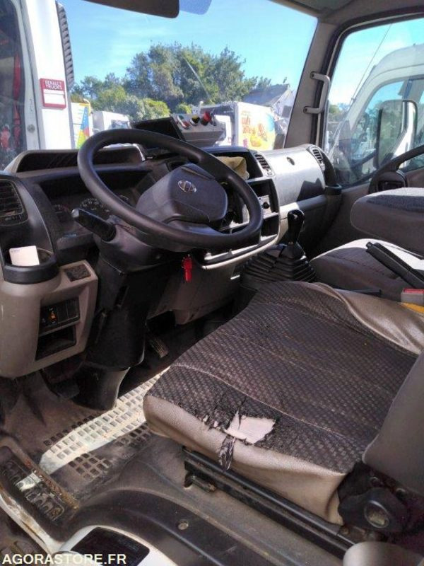 BA-885-GW MICRO BENNE NISSAN CABSTAR 203336 kms 2007 - Dodávka sklápěč: obrázek 4 BA-885-GW MICRO BENNE NISSAN CABSTAR 203336 kms 2007 - Dodávka sklápěč: obrázek 4