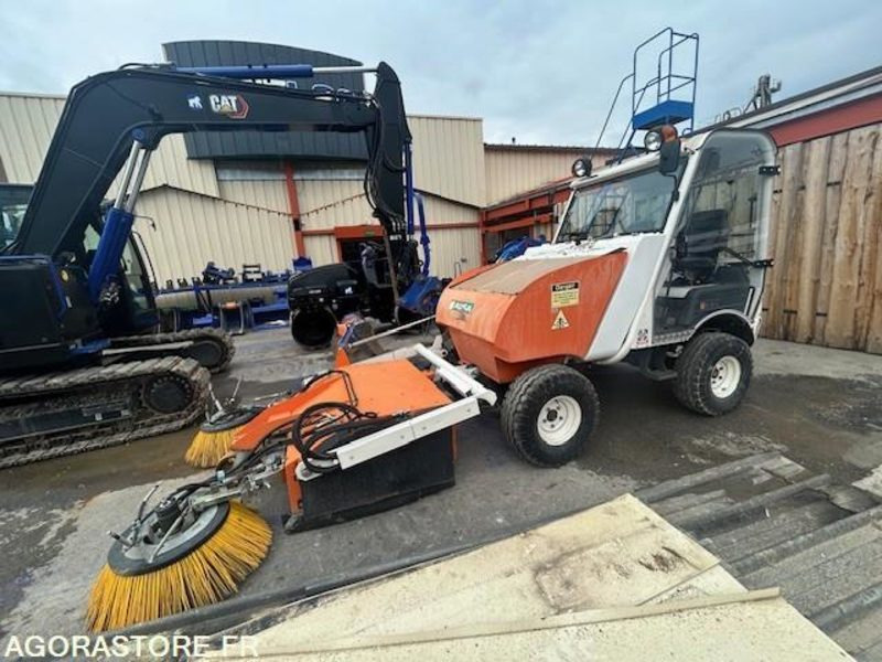 BALAYEUSE/RAMASSEUSE AUSA BD202HL 2015 212 HEURES - Zametací vůz: obrázek 1 BALAYEUSE/RAMASSEUSE AUSA BD202HL 2015 212 HEURES - Zametací vůz: obrázek 1