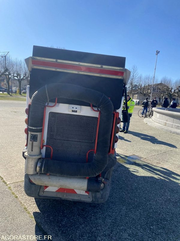 BALAYEUSE SCHMIDT SWINGO 2001+ UNE BALAYEUSE BOSCHUNG 2001 - Zametací vůz: obrázek 4 BALAYEUSE SCHMIDT SWINGO 2001+ UNE BALAYEUSE BOSCHUNG 2001 - Zametací vůz: obrázek 4