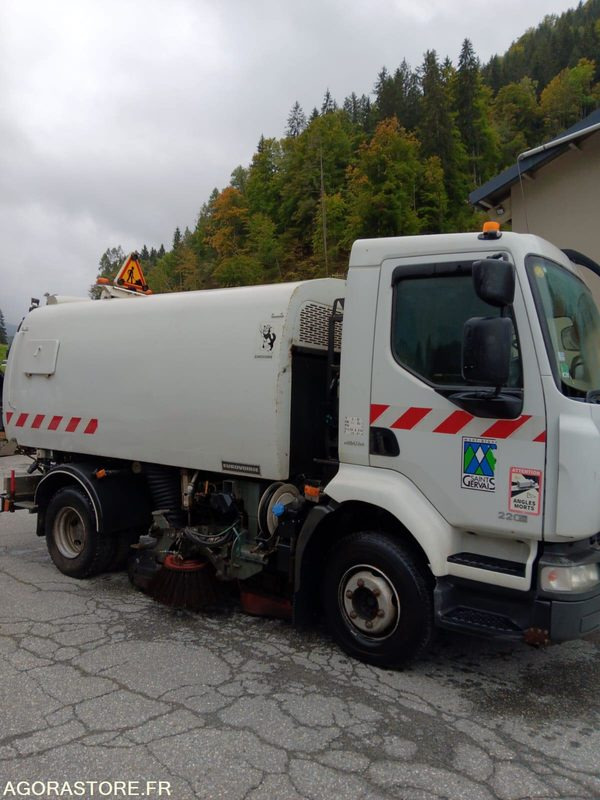 BALAYEUSE de Voiries- RENAULT MIDLUM 220 DXI avec aspiratrice EUROVOIRIE - Zametací vůz: obrázek 4 BALAYEUSE de Voiries- RENAULT MIDLUM 220 DXI avec aspiratrice EUROVOIRIE - Zametací vůz: obrázek 4