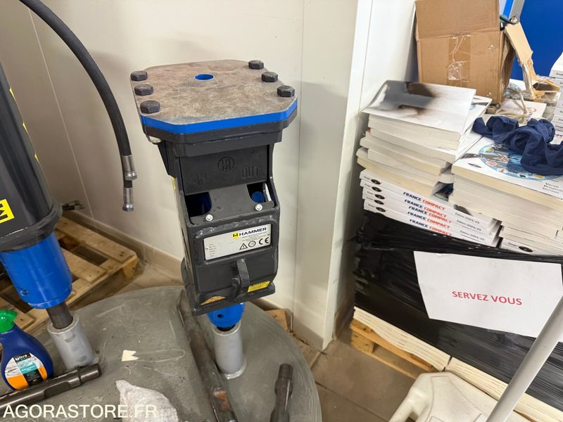 BRH HAMMER SB 70 Pelles de 500kg - 1.6T NEUF - Hydraulické kladivo: obrázek 1 BRH HAMMER SB 70 Pelles de 500kg - 1.6T NEUF - Hydraulické kladivo: obrázek 1