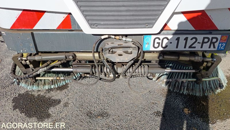 Zametací vůz Balayeuse - Mathieu Ravo 560 - 2008 - 894640km: obrázek 17 Zametací vůz Balayeuse - Mathieu Ravo 560 - 2008 - 894640km: obrázek 17