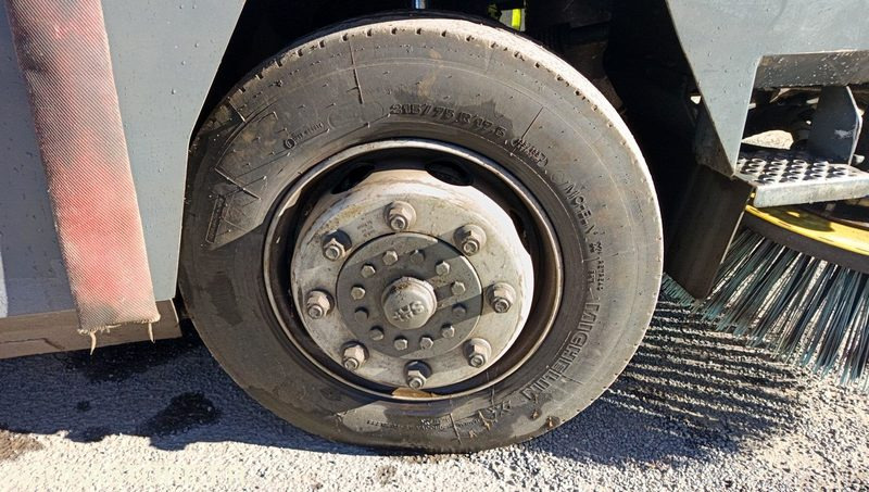 Zametací vůz Balayeuse - Mathieu Ravo 560 - 2008 - 894640km: obrázek 16 Zametací vůz Balayeuse - Mathieu Ravo 560 - 2008 - 894640km: obrázek 16