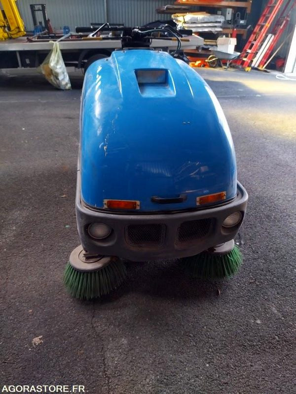 Balayeuse aspiratrice de trottoirs TENNANT LITTER HAWK 4100 - Zametací vůz: obrázek 5 Balayeuse aspiratrice de trottoirs TENNANT LITTER HAWK 4100 - Zametací vůz: obrázek 5