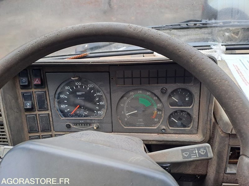 CAMIONNETTTE PLATEAU IVECO DAILY Pompadour (19) ne démarre pas - NON ROULANT - Dodávka sklápěč: obrázek 4 CAMIONNETTTE PLATEAU IVECO DAILY Pompadour (19) ne démarre pas - NON ROULANT - Dodávka sklápěč: obrázek 4