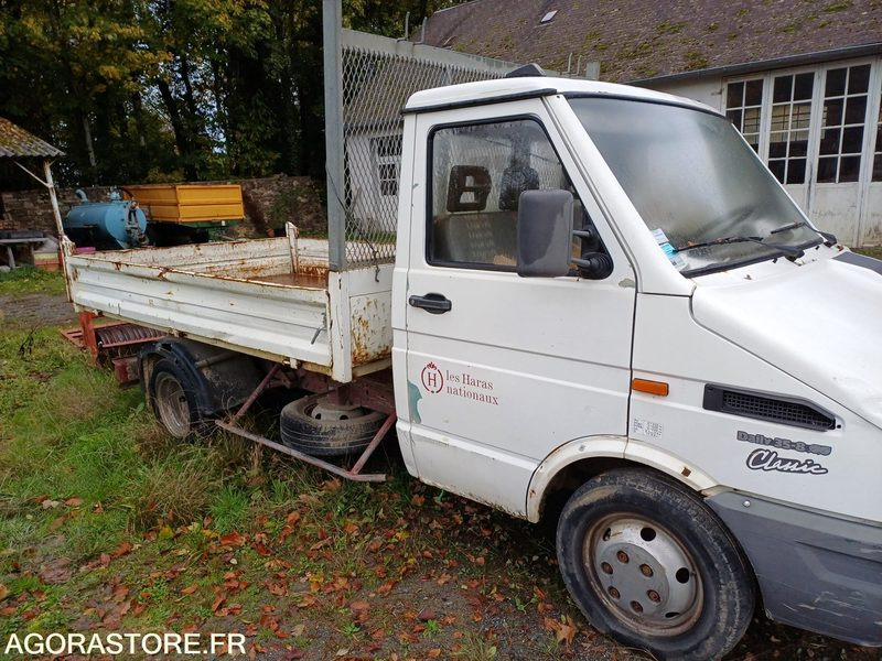 CAMIONNETTTE PLATEAU IVECO DAILY Pompadour (19) ne démarre pas - NON ROULANT - Dodávka sklápěč: obrázek 2 CAMIONNETTTE PLATEAU IVECO DAILY Pompadour (19) ne démarre pas - NON ROULANT - Dodávka sklápěč: obrázek 2
