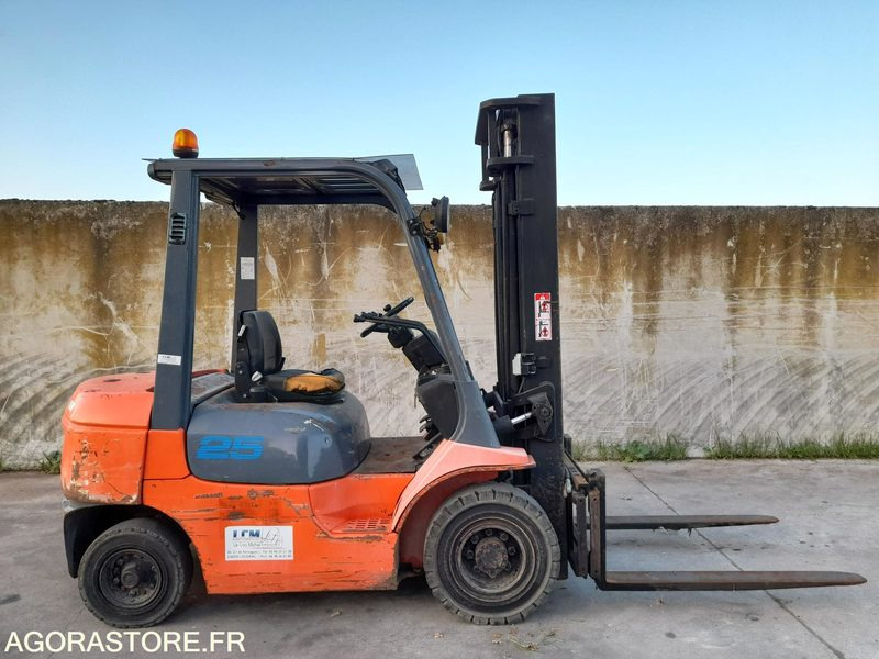 CHARIOT ELEVATEUR TOYOTA 627FDF25 - 2000 - Dieselový vysokozdvižný vozík: obrázek 2 CHARIOT ELEVATEUR TOYOTA 627FDF25 - 2000 - Dieselový vysokozdvižný vozík: obrázek 2