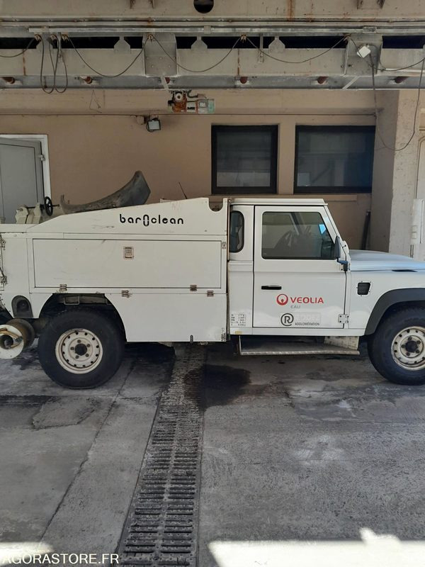Camion hydrocureur LAND ROVER Defender - 2014 / 142 462 KM - Pick-up: obrázek 1 Camion hydrocureur LAND ROVER Defender - 2014 / 142 462 KM - Pick-up: obrázek 1