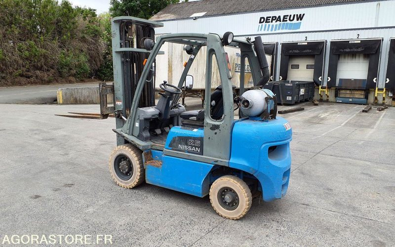 Chariot élévateur frontal GAZ Nissan 2827 heures Triplex UD02A25PQ - 3F550 - Plynový vysokozdvižný vozík: obrázek 2 Chariot élévateur frontal GAZ Nissan 2827 heures Triplex UD02A25PQ - 3F550 - Plynový vysokozdvižný vozík: obrázek 2