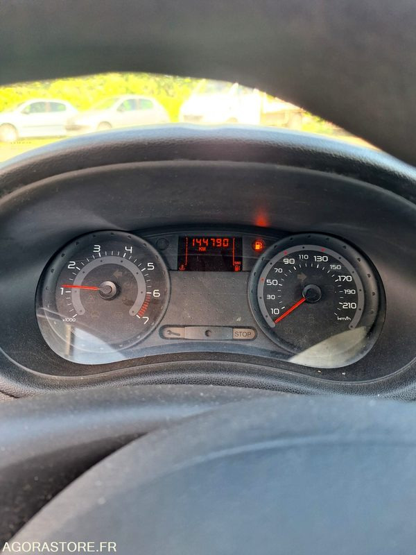 Clio blanche - Osobní auto: obrázek 3 Clio blanche - Osobní auto: obrázek 3