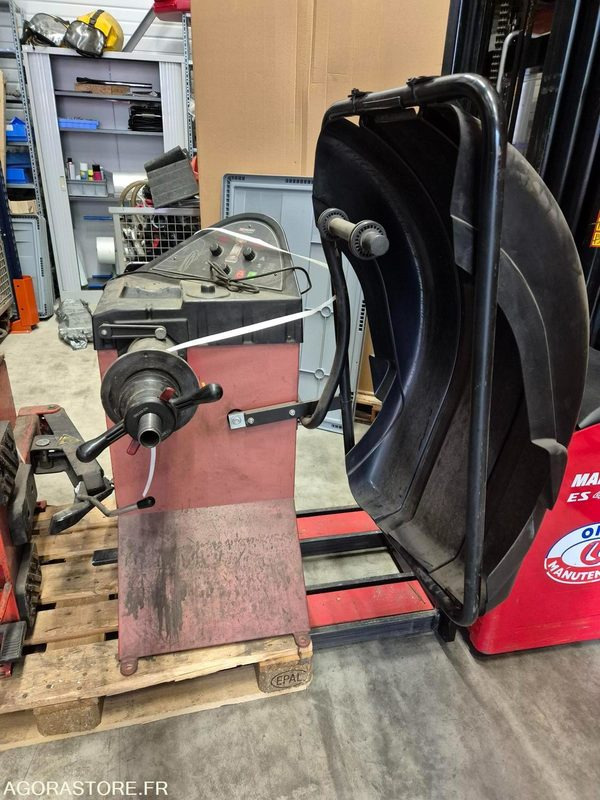 EQUILIBREUSE DE ROUES FACOM - Nástroj/ Vybavení: obrázek 2 EQUILIBREUSE DE ROUES FACOM - Nástroj/ Vybavení: obrázek 2