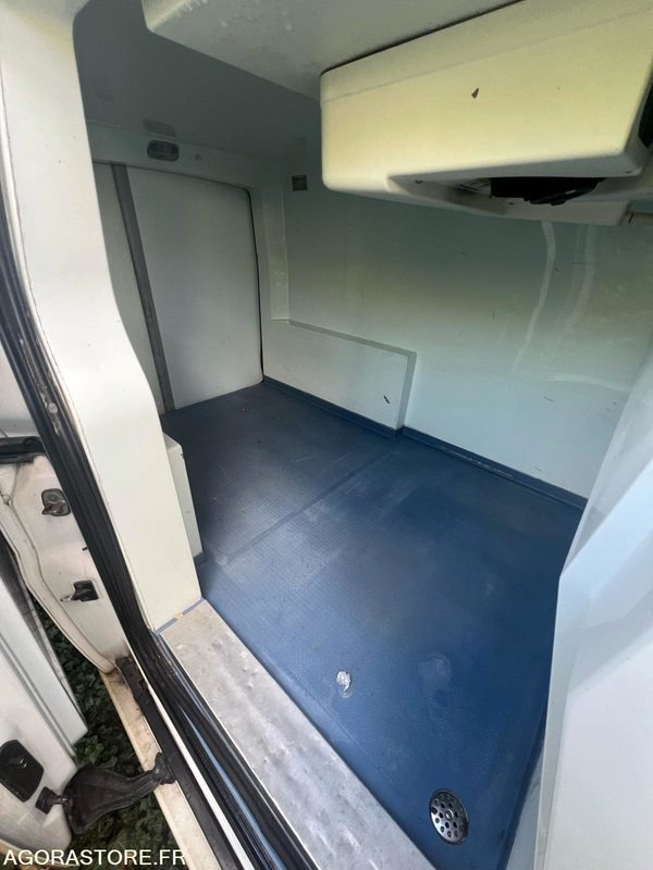 FIAT- SCUDO - 2015 - 350 000 KM - FRIGORIFIQUE MULTI TEMPERATURE - Chladící dodávka: obrázek 4 FIAT- SCUDO - 2015 - 350 000 KM - FRIGORIFIQUE MULTI TEMPERATURE - Chladící dodávka: obrázek 4