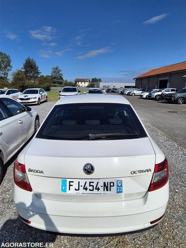 FJ-454-NP - Roulant - SKODA OCTAVIA - VP - 356 670 Kms - Osobní auto: obrázek 4 FJ-454-NP - Roulant - SKODA OCTAVIA - VP - 356 670 Kms - Osobní auto: obrázek 4