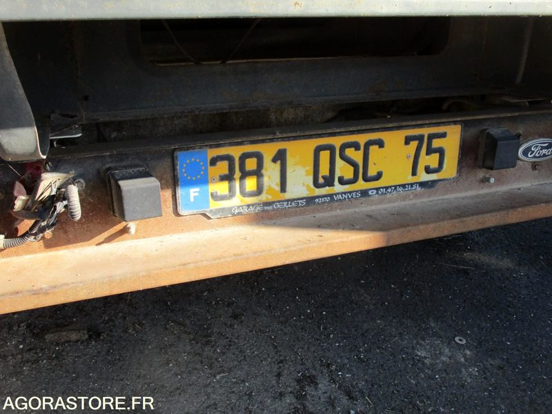 FORD TRANSIT PLATEAU BENNE / 275600 KMS / 2006 / 381 QSC 75 - Dodávka sklápěč: obrázek 5 FORD TRANSIT PLATEAU BENNE / 275600 KMS / 2006 / 381 QSC 75 - Dodávka sklápěč: obrázek 5
