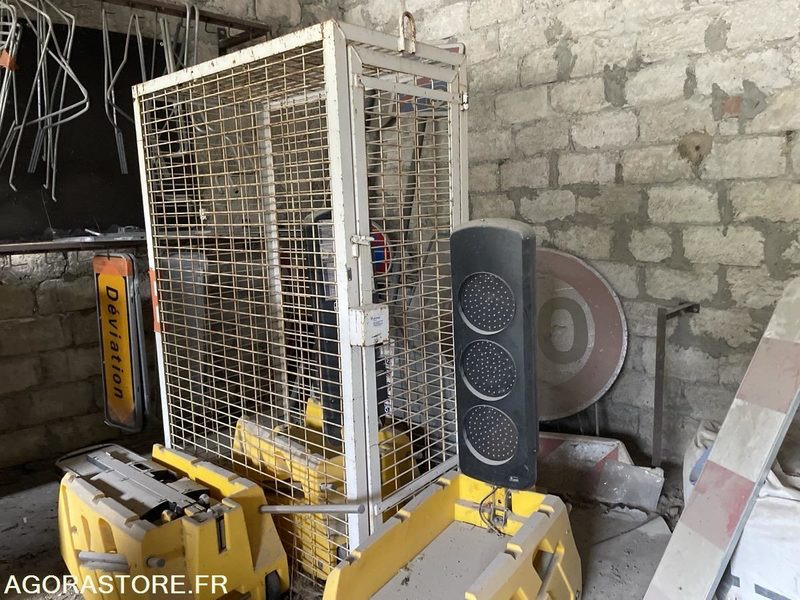 Feux tricolores et cages - Nástroj/ Vybavení: obrázek 1 Feux tricolores et cages - Nástroj/ Vybavení: obrázek 1