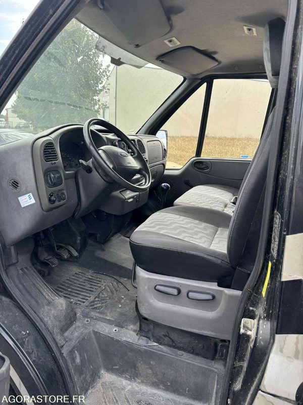 Fourgon FORD - Transport de 2 Chevaux - 2004 - 137 510 KM - Furgon: obrázek 5 Fourgon FORD - Transport de 2 Chevaux - 2004 - 137 510 KM - Furgon: obrázek 5