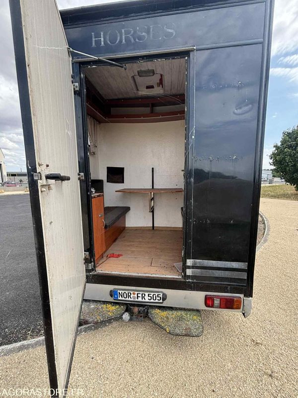 Fourgon FORD - Transport de 2 Chevaux - 2004 - 137 510 KM - Furgon: obrázek 4 Fourgon FORD - Transport de 2 Chevaux - 2004 - 137 510 KM - Furgon: obrázek 4