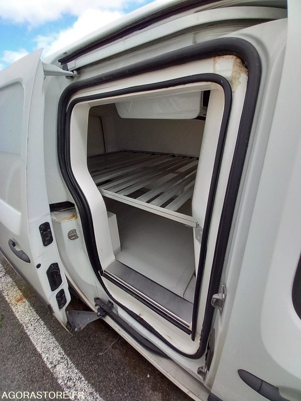 Fourgonnette frigorifique - RENAULT CN607VC - Malá dodávka: obrázek 4 Fourgonnette frigorifique - RENAULT CN607VC - Malá dodávka: obrázek 4