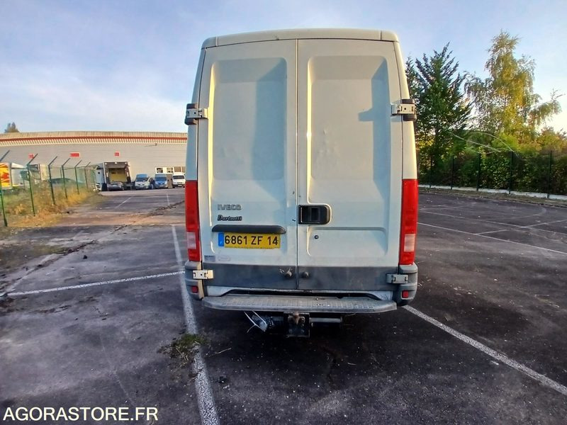 Iveco Daily – Diesel – 2004-172 288 KM - Furgon: obrázek 3 Iveco Daily – Diesel – 2004-172 288 KM - Furgon: obrázek 3