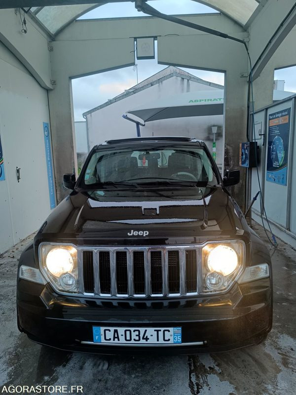 Jeep Cherokee IV 2.8 CRD Jamboree - 2009 - 193 000 KM - Osobní auto: obrázek 1 Jeep Cherokee IV 2.8 CRD Jamboree - 2009 - 193 000 KM - Osobní auto: obrázek 1