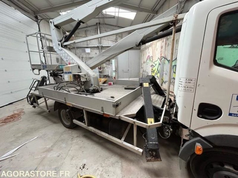 CAMION NACELLE NISSAN IMER P 23 AS 11 2013 20 000 KM - Jiná technika: obrázek 5 CAMION NACELLE NISSAN IMER P 23 AS 11 2013 20 000 KM - Jiná technika: obrázek 5