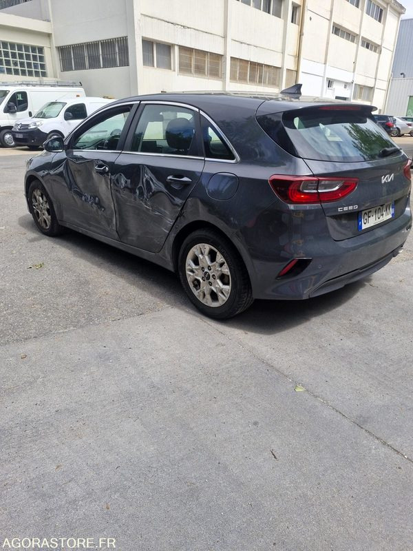 Kia ceed 1.0 TGDI BVM6 ACTIVE PROCEDURE VGE 43770 kms - Osobní auto: obrázek 3 Kia ceed 1.0 TGDI BVM6 ACTIVE PROCEDURE VGE 43770 kms - Osobní auto: obrázek 3