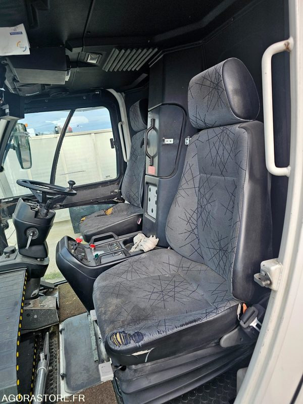 LAVEUSE MATIS - 2013 - 8370 h - NA5L3A0010 - Zametací vůz: obrázek 5 LAVEUSE MATIS - 2013 - 8370 h - NA5L3A0010 - Zametací vůz: obrázek 5