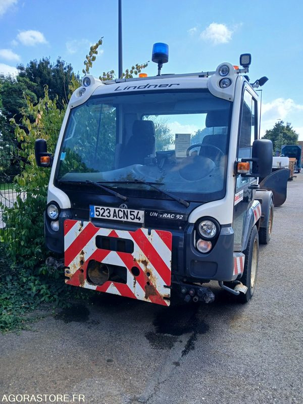 LINDER 92 UNITRAC 2006 SANS CARTE GRISE PERTE 71330 KM - Podvozek s kabinou: obrázek 1 LINDER 92 UNITRAC 2006 SANS CARTE GRISE PERTE 71330 KM - Podvozek s kabinou: obrázek 1