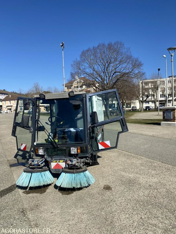 LOT DE DEUX BALAYEUSE SCHMIDT SWINGO 2001 ET 2003 + UNE BALAYEUSE BOSCHUNG 2001 - Zametací vůz: obrázek 5 LOT DE DEUX BALAYEUSE SCHMIDT SWINGO 2001 ET 2003 + UNE BALAYEUSE BOSCHUNG 2001 - Zametací vůz: obrázek 5