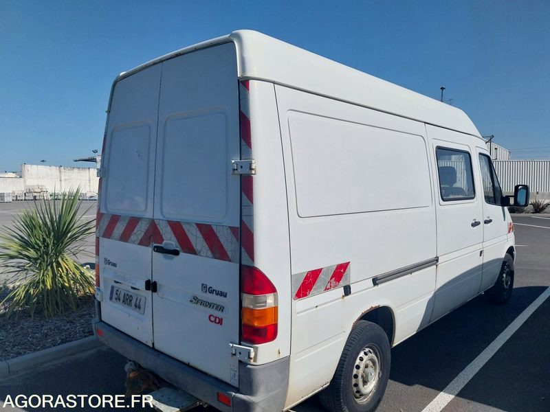 MERCEDES SPRINTER - 2001 / 295939 KM (SLM17264) - Furgon: obrázek 4 MERCEDES SPRINTER - 2001 / 295939 KM (SLM17264) - Furgon: obrázek 4