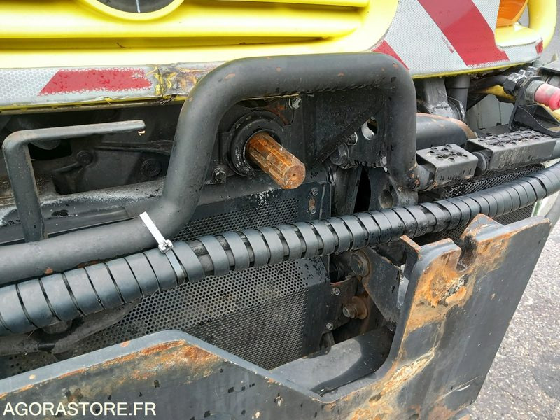 MERCEDES UNIMOG 4X4 4RD AVEC SALEUSE ET AILERONS KU0105 SL0307 AB0107 AB0107 - Vozidlo pro zimní údržbu: obrázek 3 MERCEDES UNIMOG 4X4 4RD AVEC SALEUSE ET AILERONS KU0105 SL0307 AB0107 AB0107 - Vozidlo pro zimní údržbu: obrázek 3