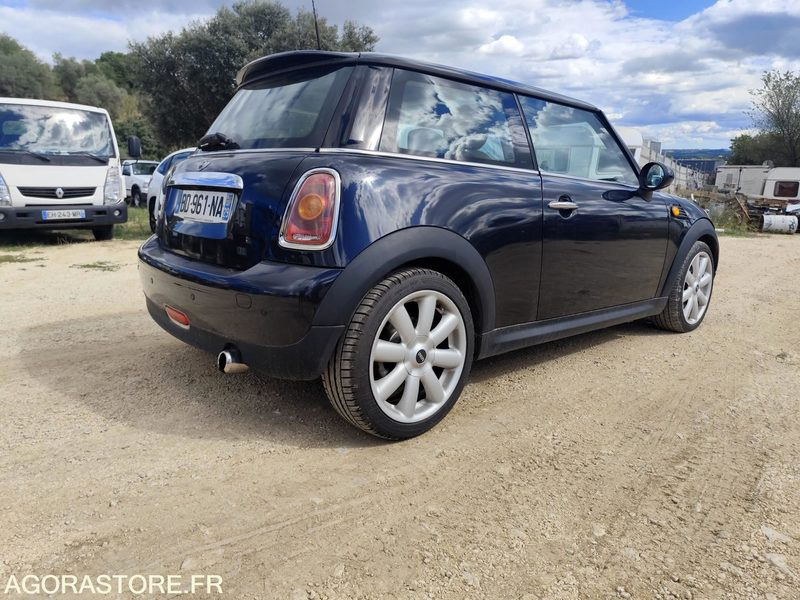 MINI COOPER 1.6 120CV - 2006 - 170500KMS - Osobní auto: obrázek 4 MINI COOPER 1.6 120CV - 2006 - 170500KMS - Osobní auto: obrázek 4