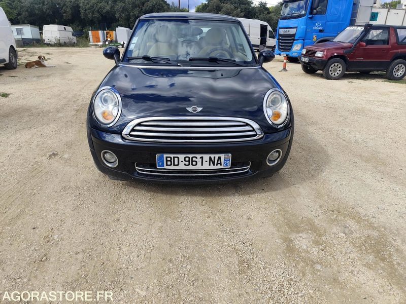 MINI COOPER 1.6 120CV - 2006 - 170500KMS - Osobní auto: obrázek 2 MINI COOPER 1.6 120CV - 2006 - 170500KMS - Osobní auto: obrázek 2