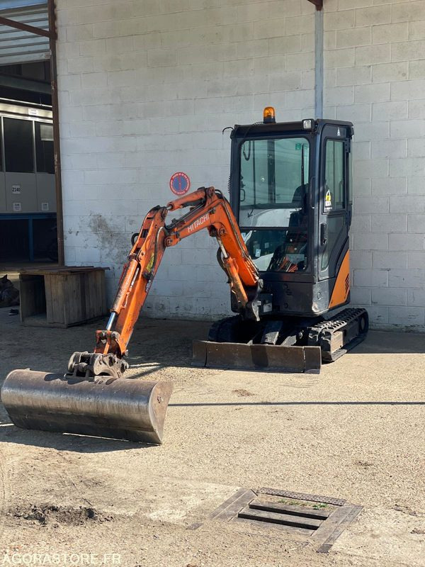 MINI-PELLE SUR CHENILLE CAOUTCHOUC HITACHI ZX17U-2 15CV 1.9T AVEC 3 GODETS - Rýpadlo: obrázek 2 MINI-PELLE SUR CHENILLE CAOUTCHOUC HITACHI ZX17U-2 15CV 1.9T AVEC 3 GODETS - Rýpadlo: obrázek 2