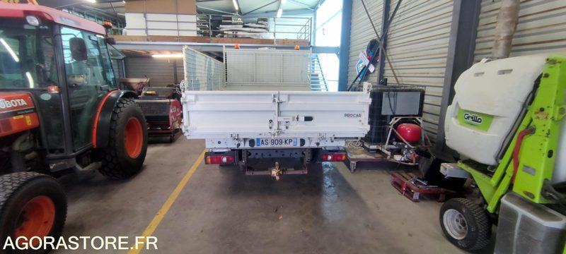 MITSUBISHI FUSO CANTER - Dodávka sklápěč: obrázek 4 MITSUBISHI FUSO CANTER - Dodávka sklápěč: obrázek 4