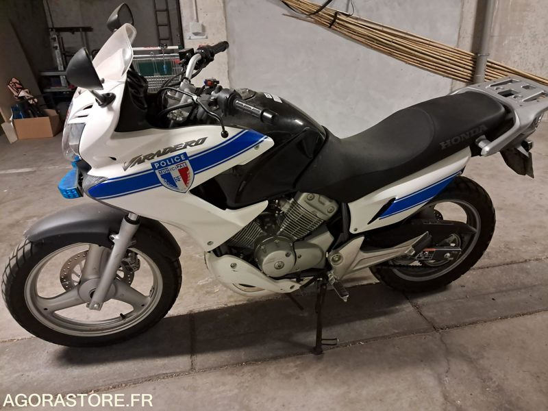 MOTO HONDA VARADERO 125 - Motocykl: obrázek 1 MOTO HONDA VARADERO 125 - Motocykl: obrázek 1