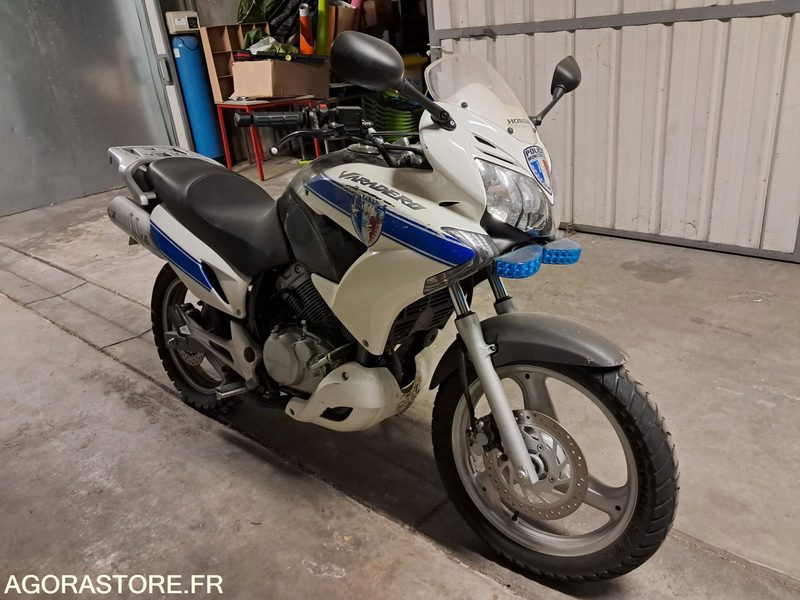 MOTO HONDA VARADERO 125 - Motocykl: obrázek 2 MOTO HONDA VARADERO 125 - Motocykl: obrázek 2