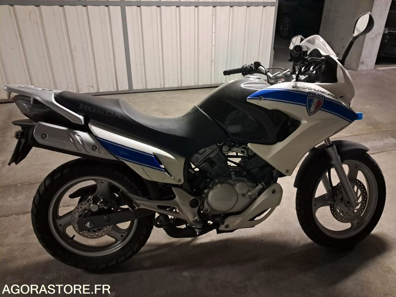 MOTO HONDA VARADERO 125 - POLICE MUNICIPALE - Motocykl: obrázek 2 MOTO HONDA VARADERO 125 - POLICE MUNICIPALE - Motocykl: obrázek 2