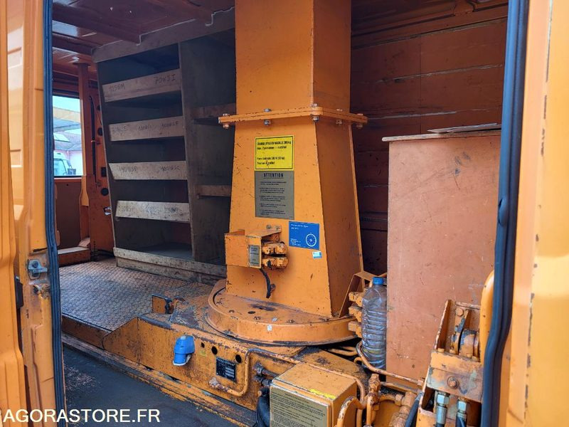 FOURGON NACELLE PL sans contrôle technique - Manipulační technika: obrázek 1 FOURGON NACELLE PL sans contrôle technique - Manipulační technika: obrázek 1