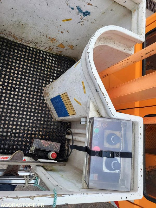 FOURGON NACELLE PL sans contrôle technique - Manipulační technika: obrázek 4 FOURGON NACELLE PL sans contrôle technique - Manipulační technika: obrázek 4