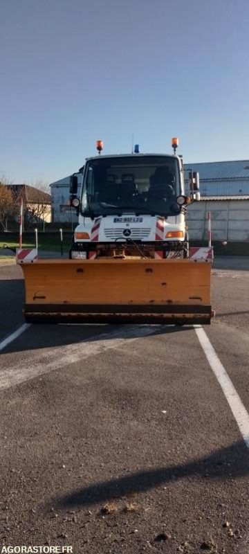 Mercedes UNIMOG U300 2011 24300 kms avec lame de déneigement + saleuse - Vozidlo pro zimní údržbu: obrázek 4 Mercedes UNIMOG U300 2011 24300 kms avec lame de déneigement + saleuse - Vozidlo pro zimní údržbu: obrázek 4